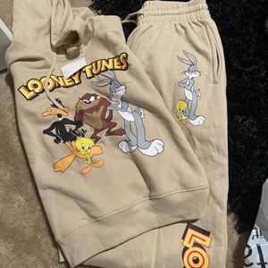 Looney tunes hoodie and sweatpants